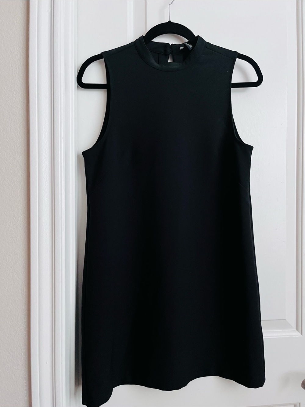 Cutest Classic Sleeveless Black Shift Dress